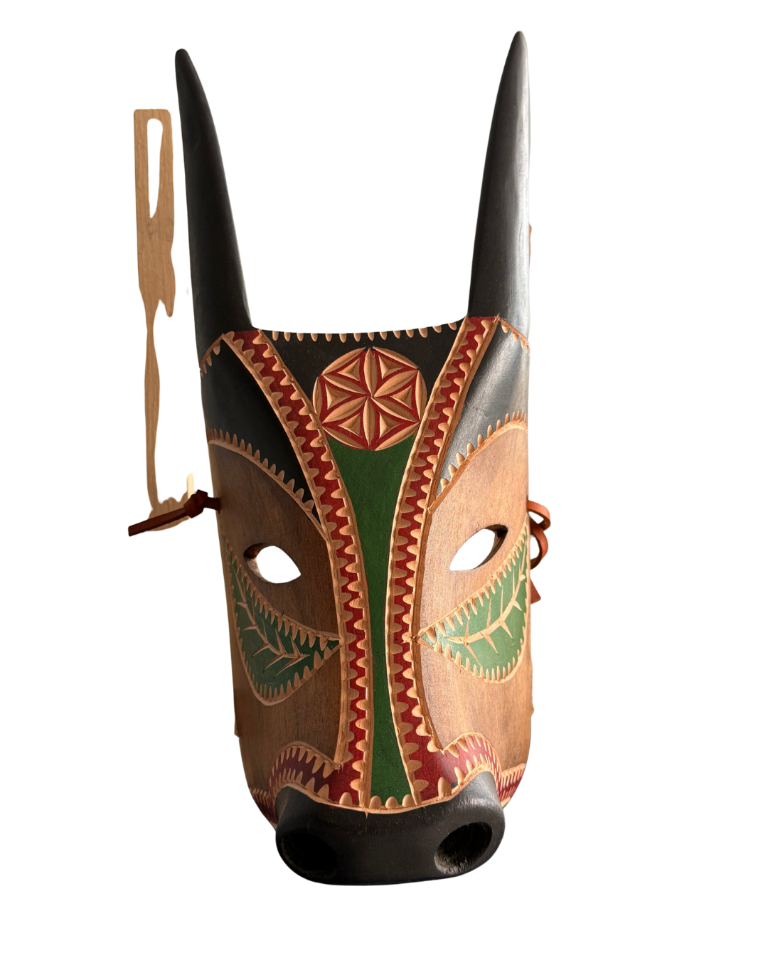 Pieza 6 - Figuras y máscaras de la Sardegna - "máscara bue colorato" / talla en madera - 39 x 14.5 cm