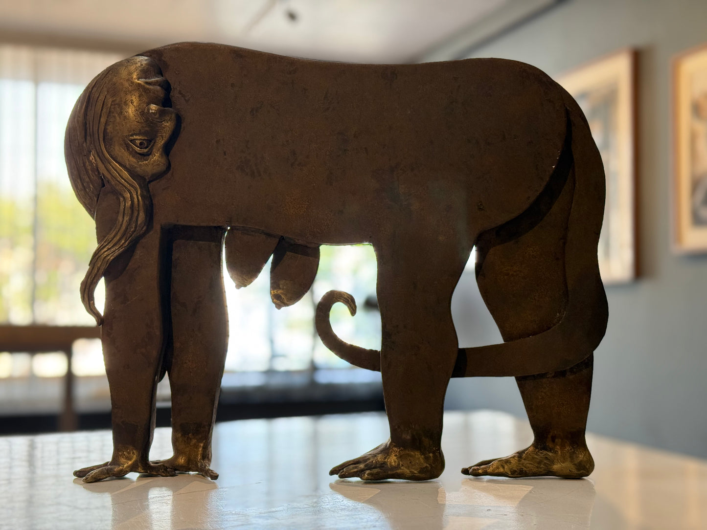 Javier Arévalo - Mujer pantera / Placa de acero al carbón con bronce a la cera perdida - 36 x 45 x 9 cm