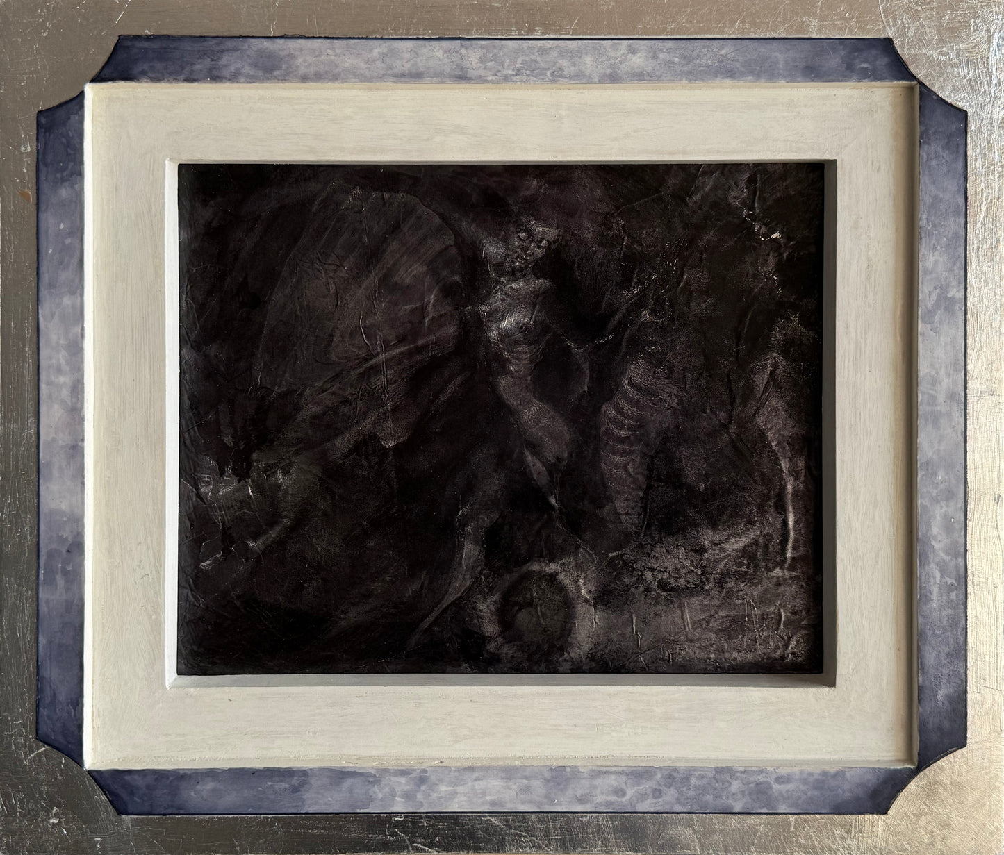 Pieza 81 - Israel Zzepda - "polilla de nueva luna nueva" / tinta fuego sobre aluminio - 20 x 24 cm