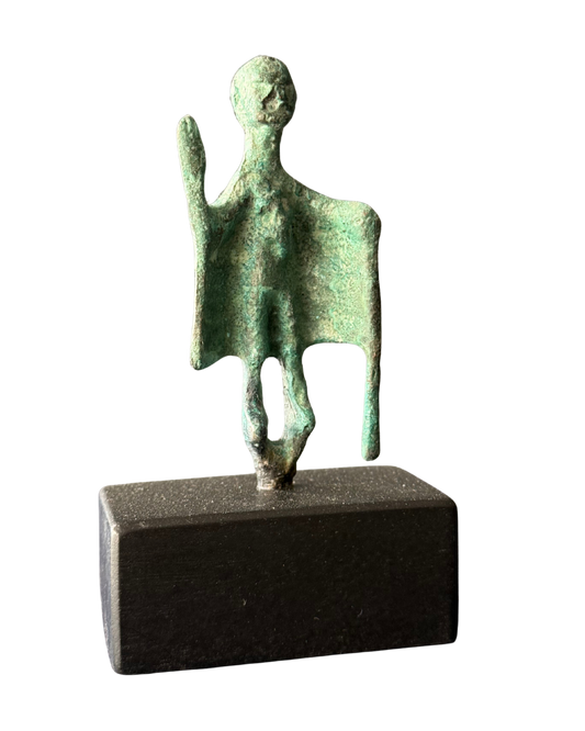 Pieza 14 - Figuras y máscaras de la Sardegna - "guerrero nuragico mediano uno" / fundición en bronce - 12 x 6 cm
