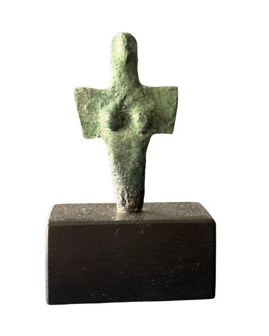 Pieza 13 - Figuras y máscaras de la Sardegna - "guerrero nuragico chico tre" / fundición en bronce - 10 x 4 cm