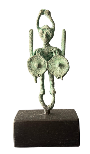 Figuras y máscaras de la Sardegna – Guerrero nuragico mediano quattro / Bronce sobre - – 12 x 6 cm – Serie abierta