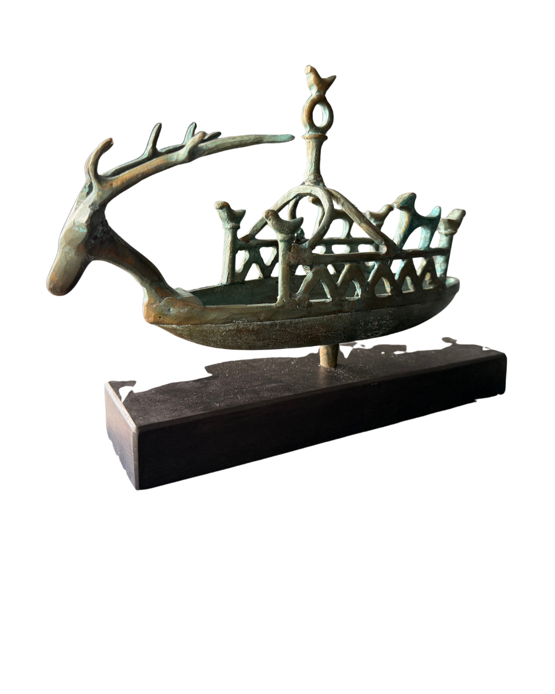 Pieza 24 - Figuras y máscaras de la Sardegna - "barca nuragica A" / fundición en bronce - 14 x 30 x 9 cm