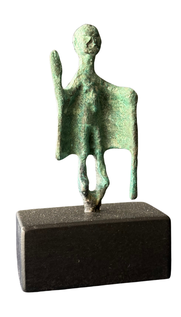 Figuras y máscaras de la Sardegna – Guerrero nuragico mediano uno / Bronce sobre - – 12 x 6 cm – Serie abierta