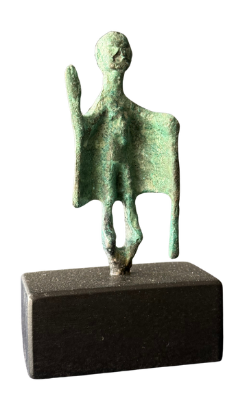 Figuras y máscaras de la Sardegna – Guerrero nuragico mediano uno / Bronce sobre - – 12 x 6 cm – Serie abierta