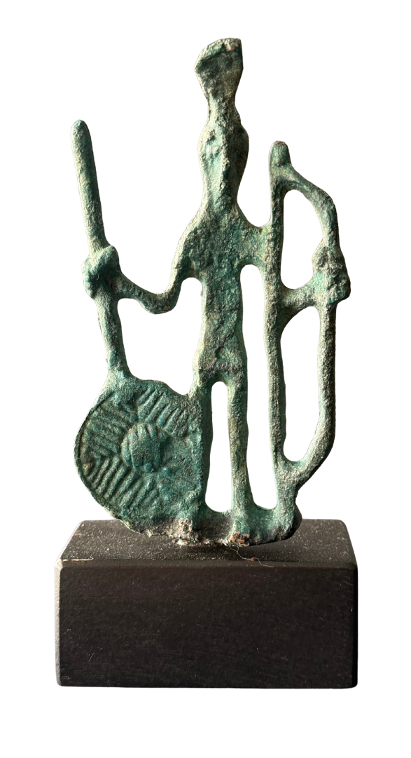 Figuras y máscaras de la Sardegna – Guerrero nuragico mediano cinque / Bronce sobre - – 12 x 5 cm – Serie abierta