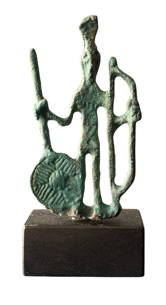 Figuras y máscaras de la Sardegna – Guerrero nuragico mediano cinque / Bronce sobre - – 12 x 5 cm – Serie abierta