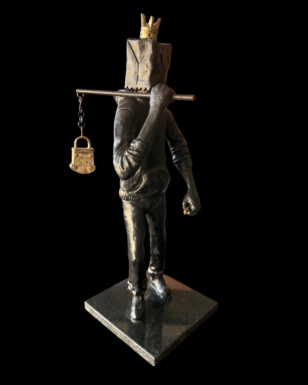 Lote 21: Goghi Escobedo - Caminante / Bronce a la cera perdida - 53 x 24 x 15 cm