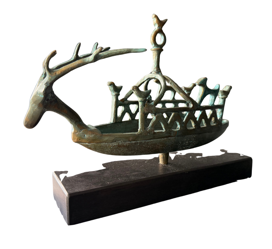 Figuras y máscaras de la Sardegna – Barca nuragica A / Bronce sobre - – 30 x 14 cm – Serie abierta