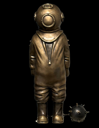 Sofía Crimen – Buzo bomba / Bronce a la cera perdida sobre - – 23 x 55 cm – 4/7