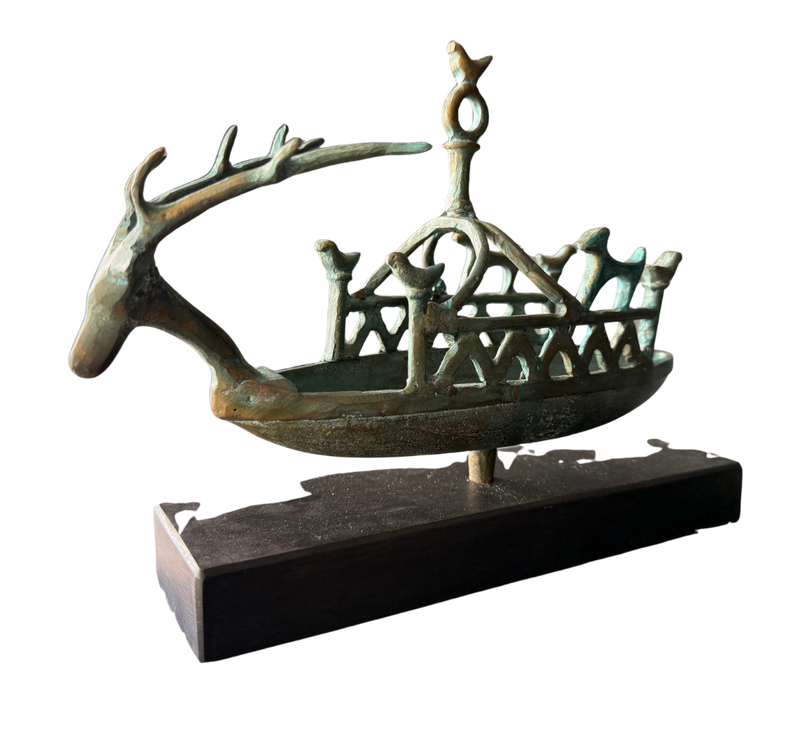 Figuras y máscaras de la Sardegna – Barca nuragica A / Bronce sobre - – 30 x 14 cm – Serie abierta