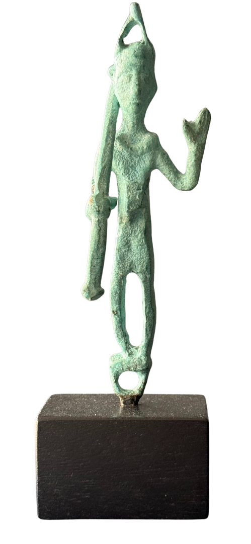 Figuras y máscaras de la Sardegna – Guerrero nuragico grande tre / Bronce sobre - – 19 x 6 cm – Serie abierta