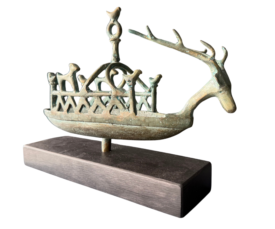 Figuras y máscaras de la Sardegna – Barca nuragica A / Bronce sobre – 30 x 14 cm – Serie abierta