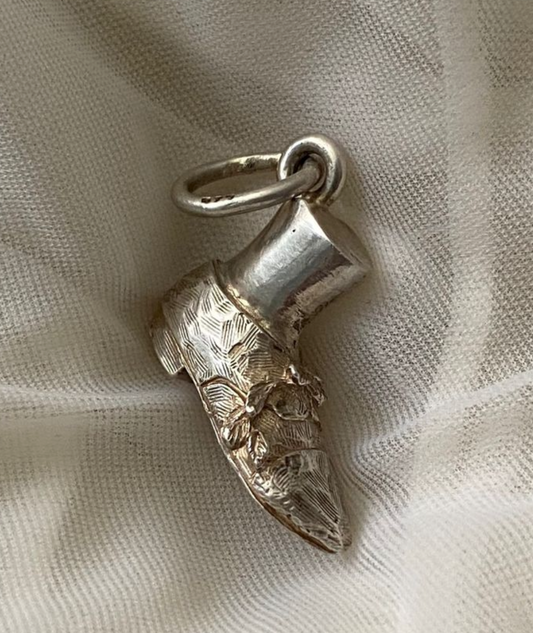 LOTE 016 / Karla Aguayo - Zapato / Plata - 1.7 cm