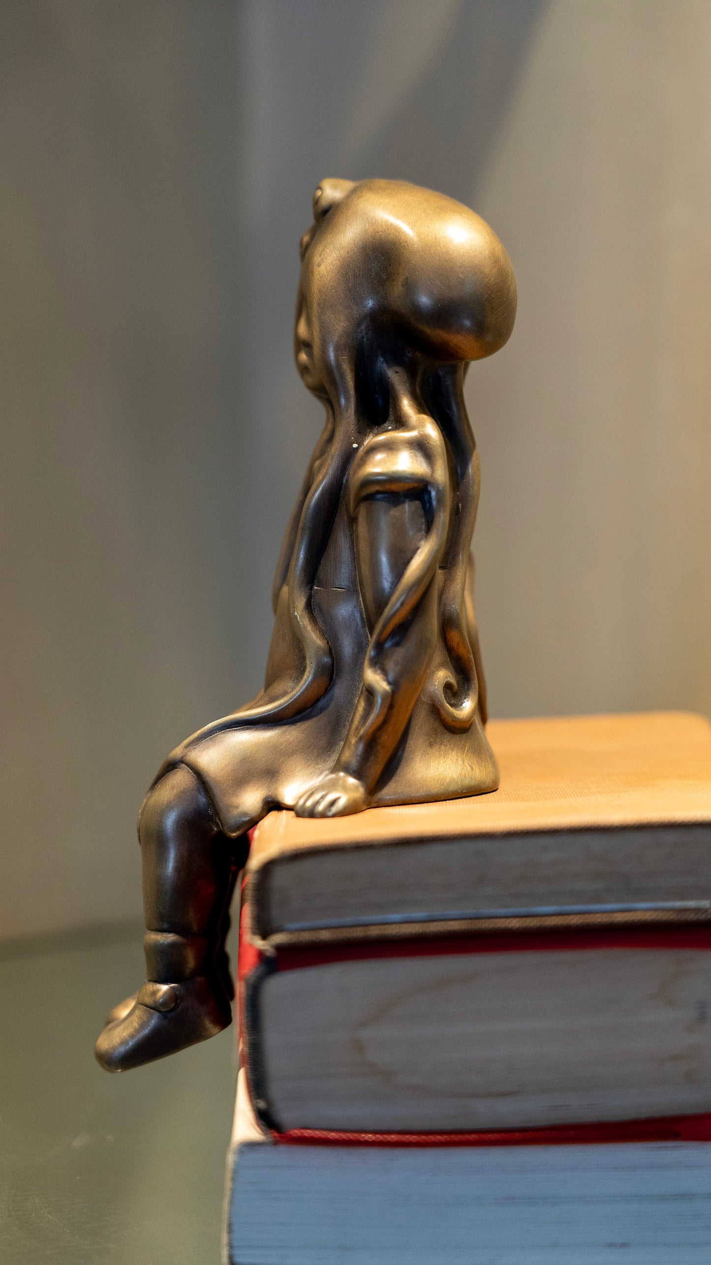 Sofia Crimen - Zona de sombras / Bronce sobre - - 4 x 8 x 3 cm