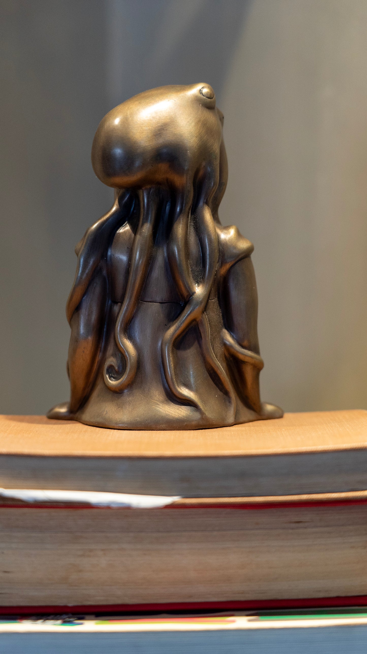 Sofia Crimen - Zona de sombras / Bronce sobre - - 4 x 8 x 3 cm