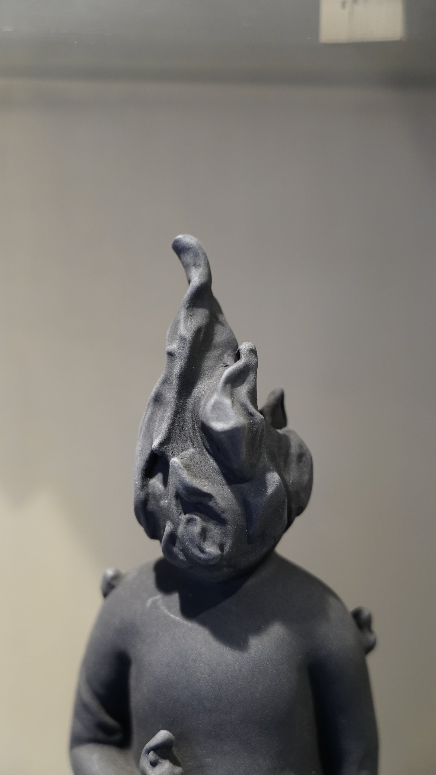 Sofia Crimen - Hombre de fuego / Fibra de vidrio - 2 x 11 x 2 cm