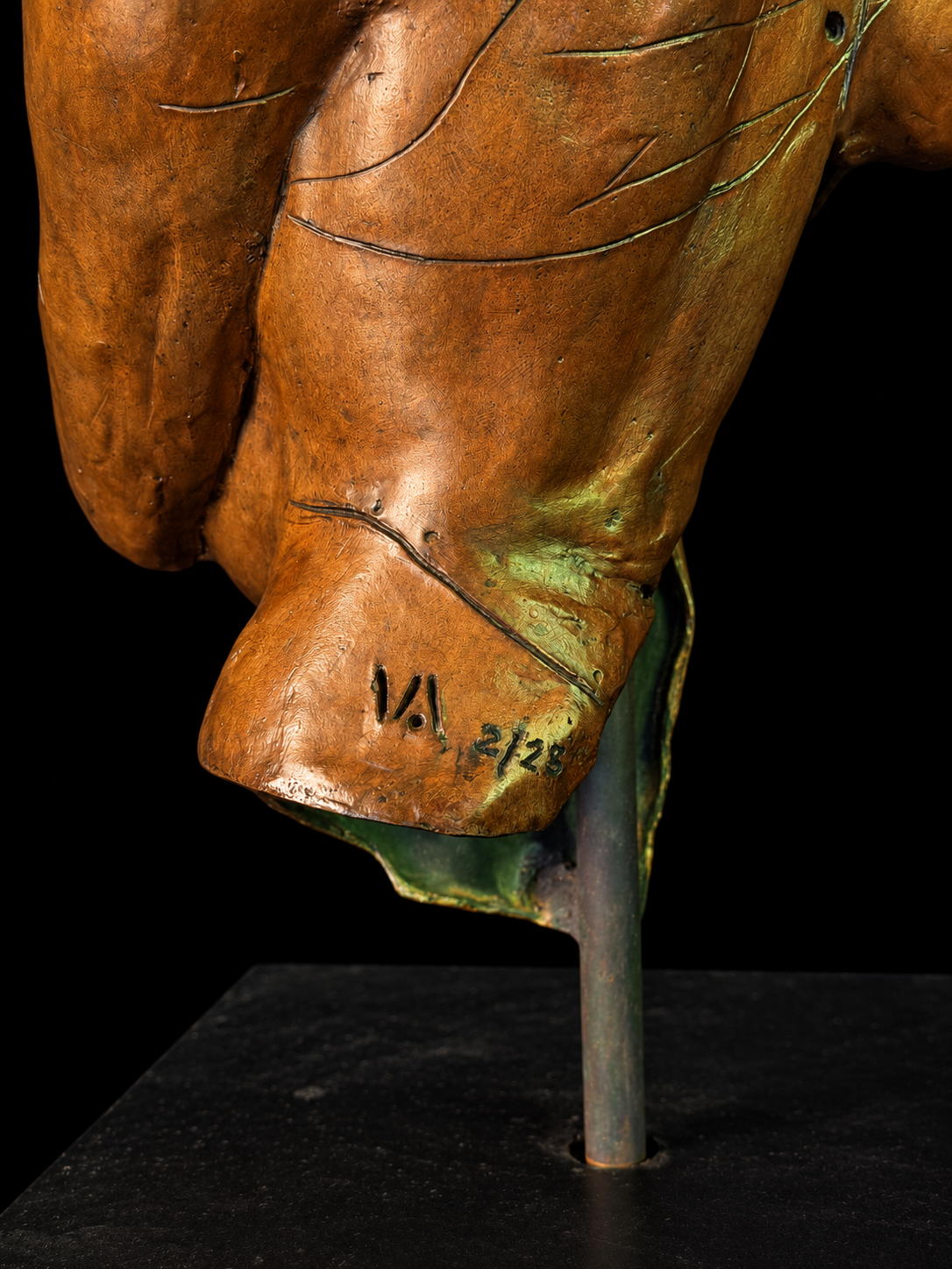 Vito Asencio - Nostalgia Angelina / Bronce sobre metal -  35 x 50 x 25 cm - 1/1