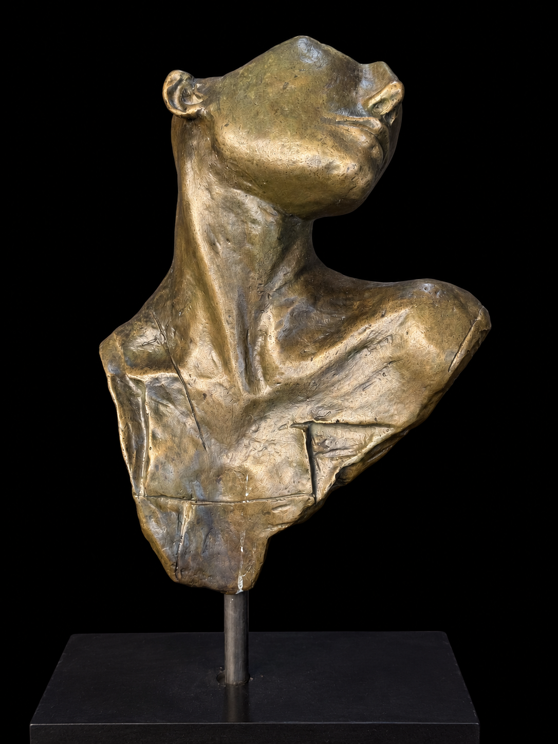 Vito Asencio - Evidencia confrontada / Bronce sobre metal - 30 x 30 x 25 cm