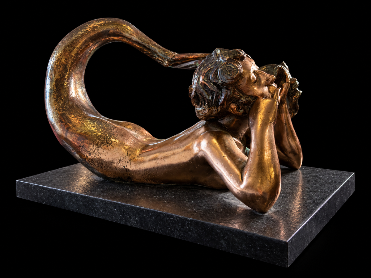 Karla Aguayo – Sirena de Karla Aguayo / Resina con baño de cobre  – 30 x 24 cm – 1/4