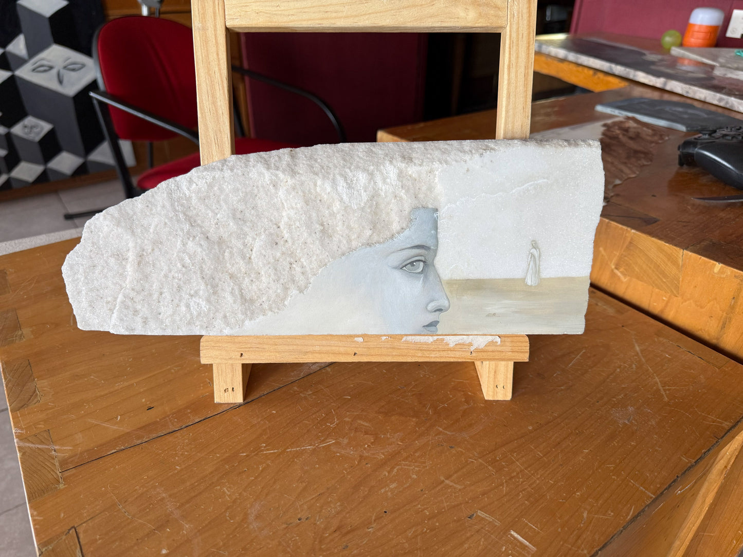 Lucia Maya – Marmol 5 Observando el horizonte de la soledad / Óleo sobre marmol – 34 x 12 cm – 1/1