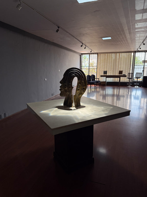 Javier Arévalo – Uno somos muchos / Bronce a la cera perdida sobre - – 38 x 52 cm – 1/1