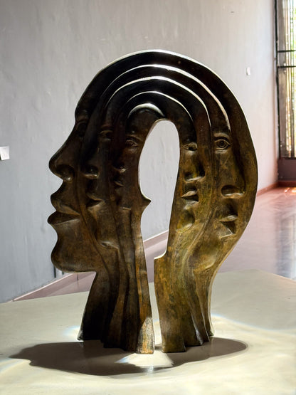 Javier Arévalo – Uno somos muchos / Bronce a la cera perdida – 38 x 52 cm – 12/12