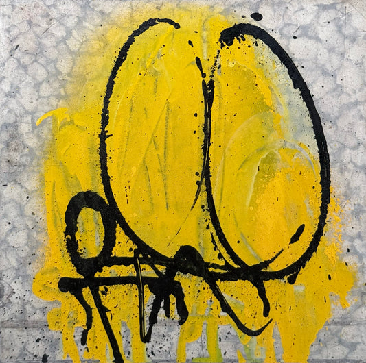 LOTE 029 / Feng Villalpando - Amarillo / Aerosol sobre mosaico vintage histórico - 26 x 26 cm