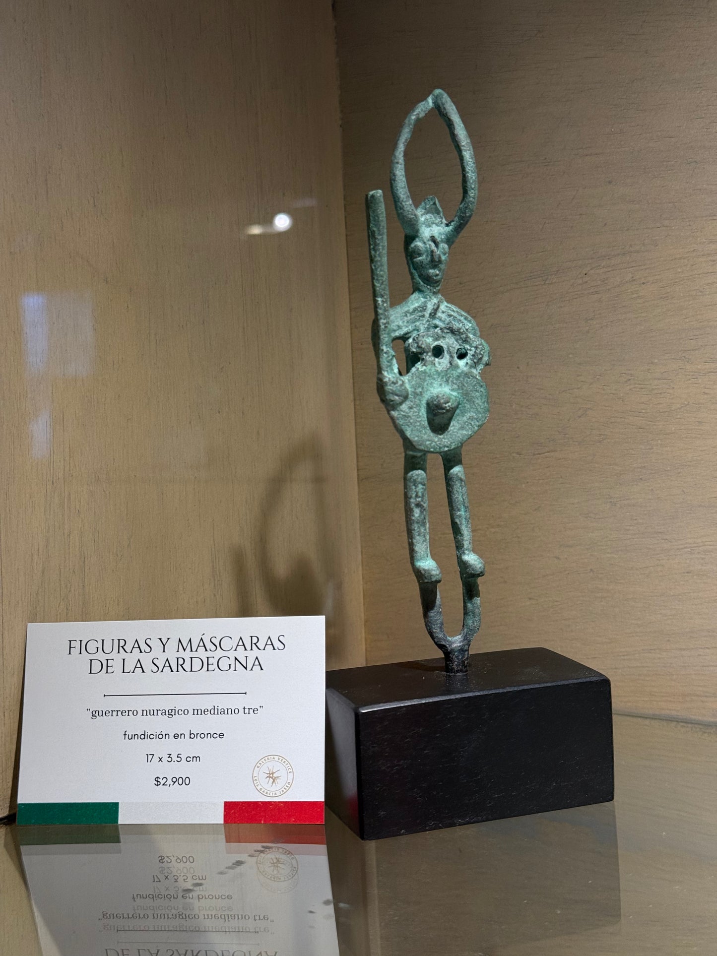 Pieza 16 - Figuras y máscaras de la Sardegna - "guerrero nuragico mediano tre" / fundición en bronce - 17 x 3.5 cm