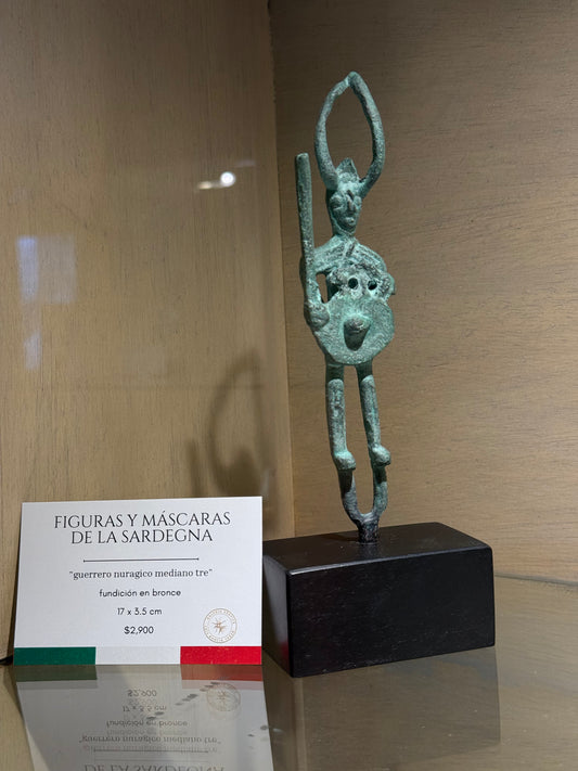Pieza 16 - Figuras y máscaras de la Sardegna - "guerrero nuragico mediano tre" / fundición en bronce - 17 x 3.5 cm