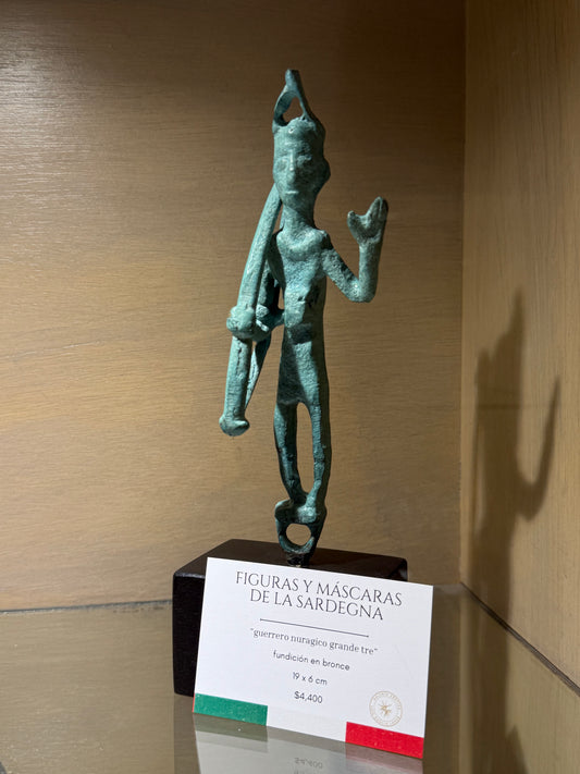 Pieza 21 - Figuras y máscaras de la Sardegna - "guerrero nuragico grande tre" / fundición en bronce - 19 x 6 cm