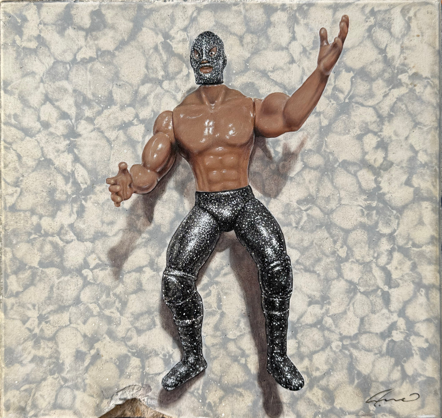 LOTE 107 / Eugenia Rodríguez - El juguete olvidado / Acrílico y óleo sobre mosaico vintage histórico - 26 x 26 cm