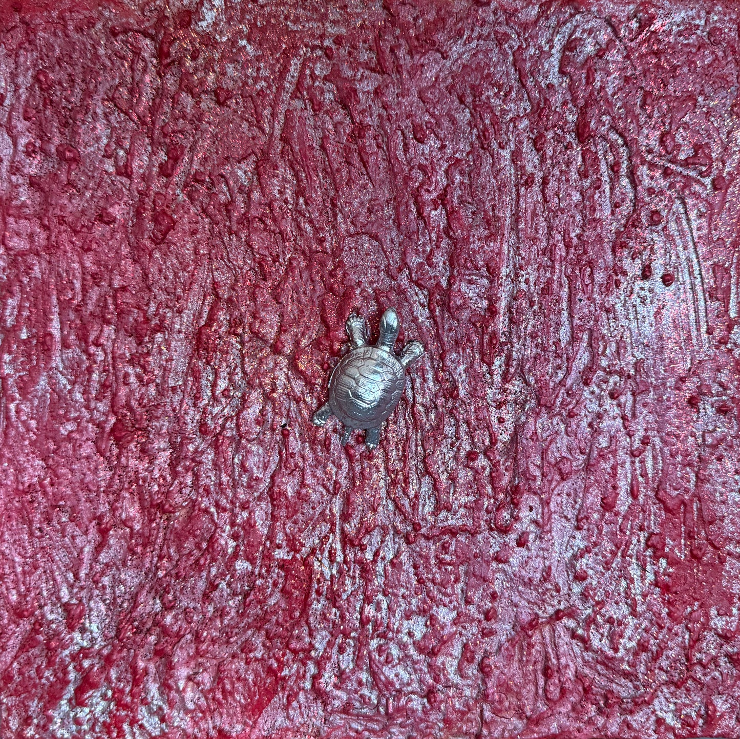 LOTE 077 / Esteban Arévalo - Tortuguita / Mixta sobre mosaico vintage histórico  - 26 x 26 cm