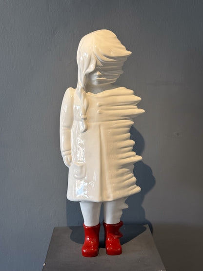 Sofía Crimen – Umbral / Fibra de vidrio sobre - – 36 x 80 cm – 6/7
