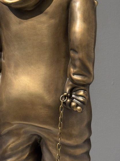 Sofía Crimen – Buzo bomba / Bronce a la cera perdida sobre - – 23 x 55 cm – 4/7