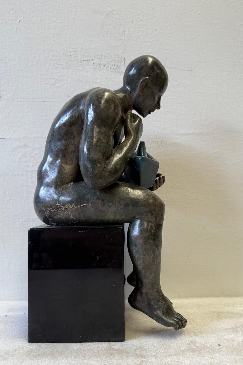 Lote 37: José Torres - Marinero/ Bronce Patinando C Base de Mármol  - 18 x 48 x 23 cm