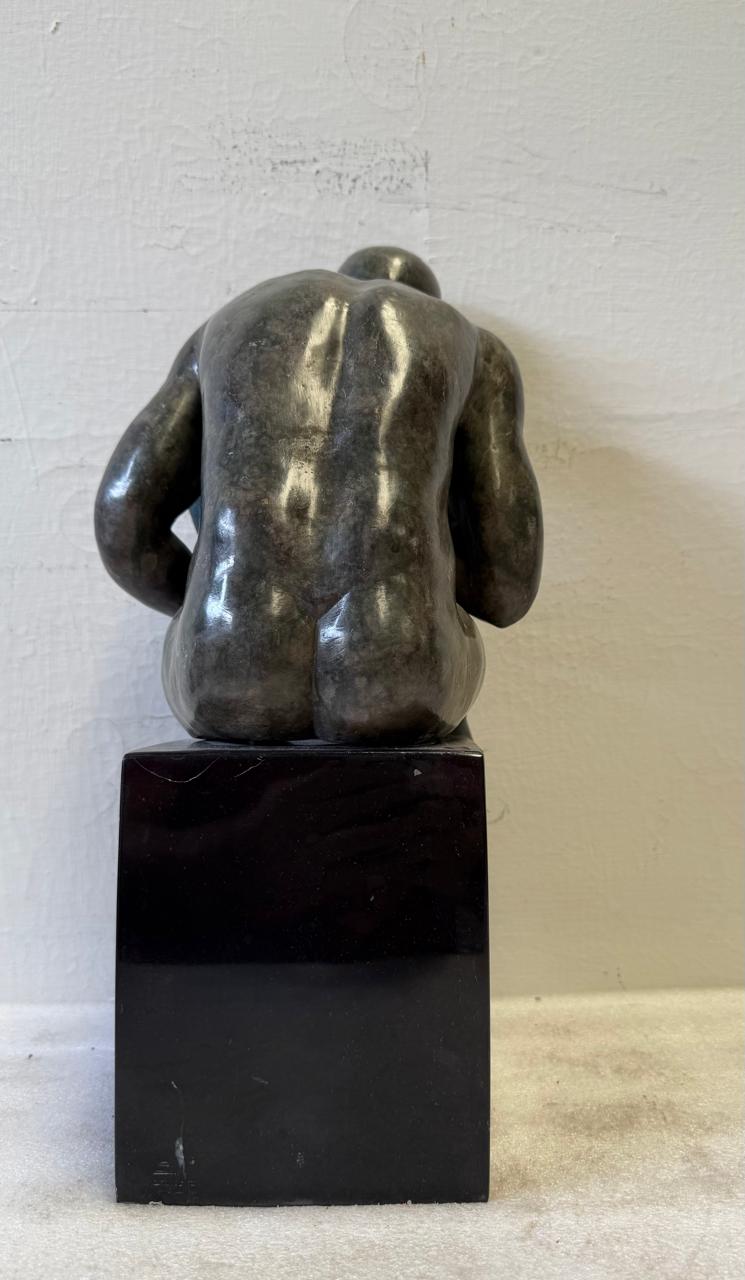 Lote 37: José Torres - Marinero/ Bronce Patinando C Base de Mármol  - 18 x 48 x 23 cm