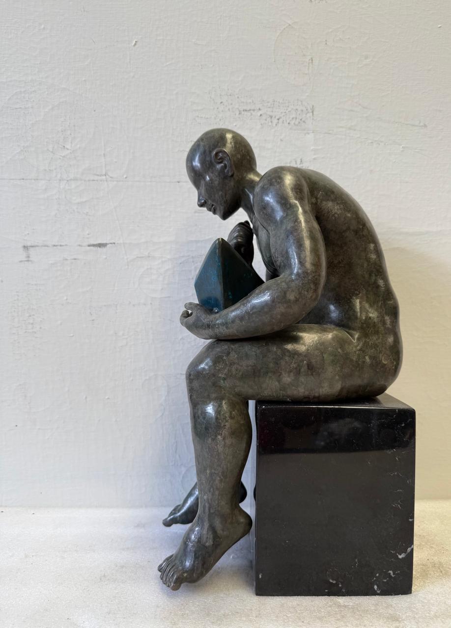 Lote 37: José Torres - Marinero/ Bronce Patinando C Base de Mármol  - 18 x 48 x 23 cm