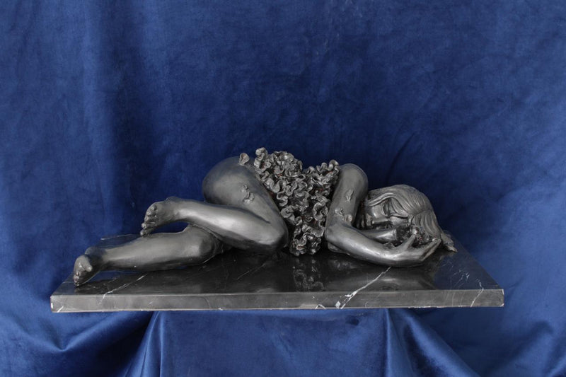 Karla Aguayo - Sueño floral III / Ceramica con grafito sobre marmol - 34 x 29 x 13 cm