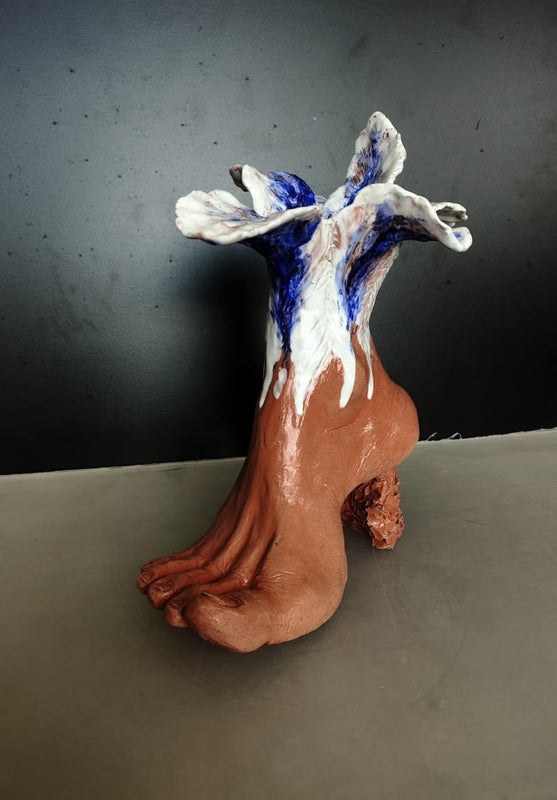 Maye Mora Salas  – Bajo la piel de Iris / Ceramica – 30 x 20 cm –