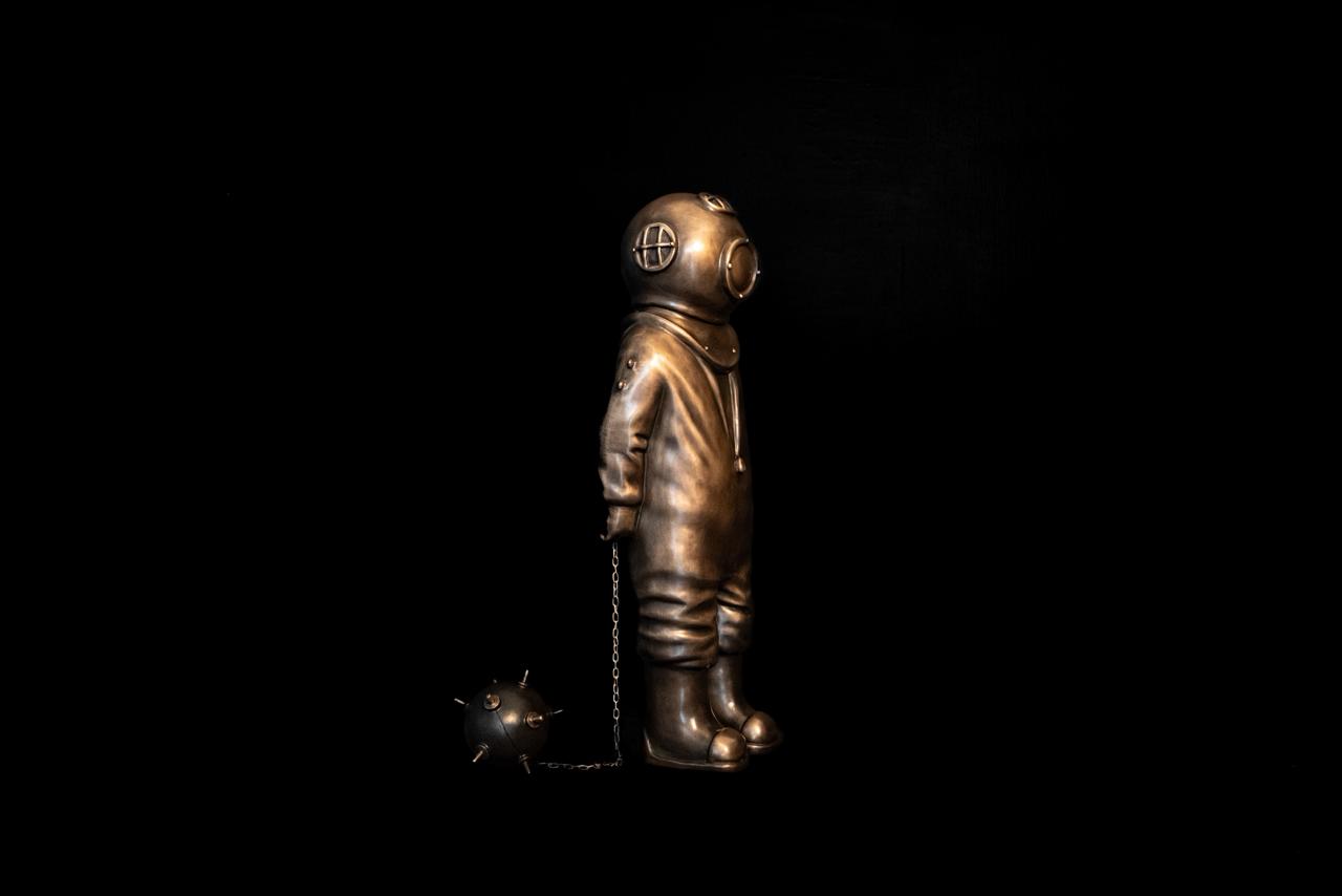 Sofía Crimen – Buzo bomba / Bronce a la cera perdida sobre - – 23 x 55 cm – 4/7