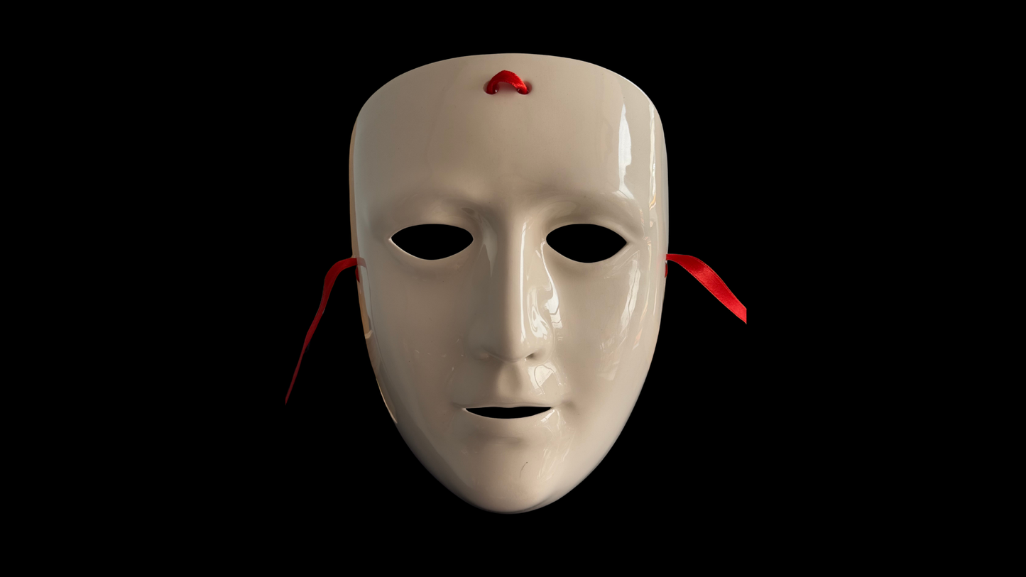 Figuras y máscaras de la Sardegna – Mácara blanca Satiglia / cerámica vitrata sobre – 15 x 21 cm –  abierta