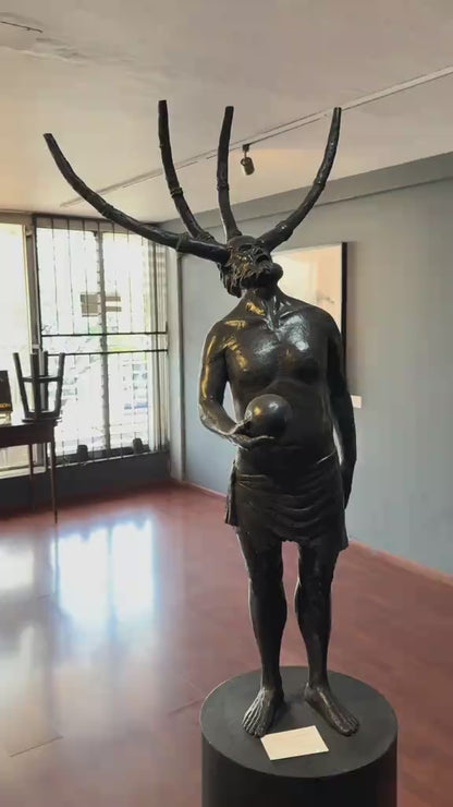 Fernando Garrido – Observador de los Cielos / Bronce a la cera perdida sobre metal – 100 x 100 cm – 1/1
